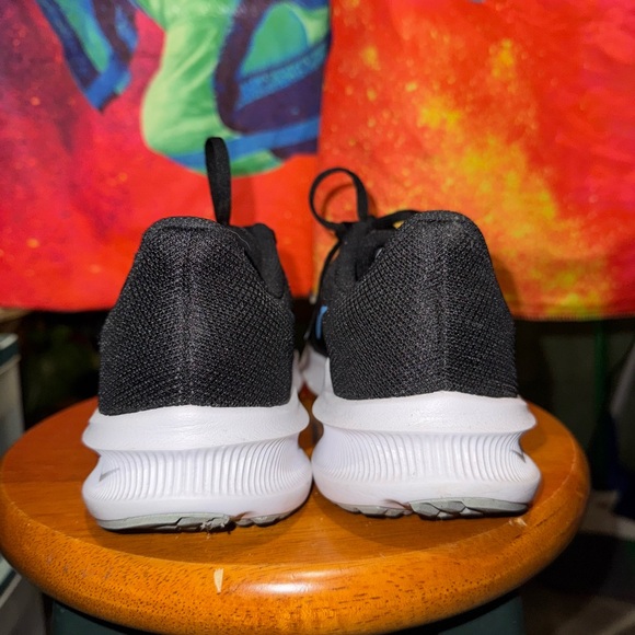 Nike Men’s Black and Blue Athletic Shoes - Picture 3 of 5